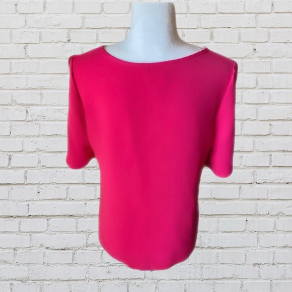 ⭐️3 for $15 EVERLY for Francesca’s Hot Pink cold shoulder Blouse size Medium NEW - Picture 3 of 8